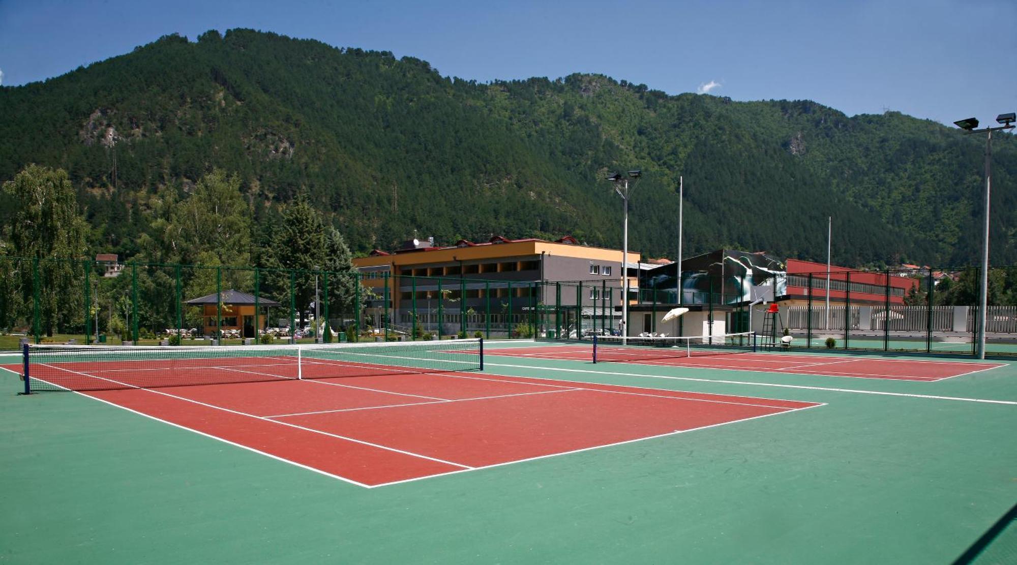 Garden City Hotel Konjic Buitenkant foto